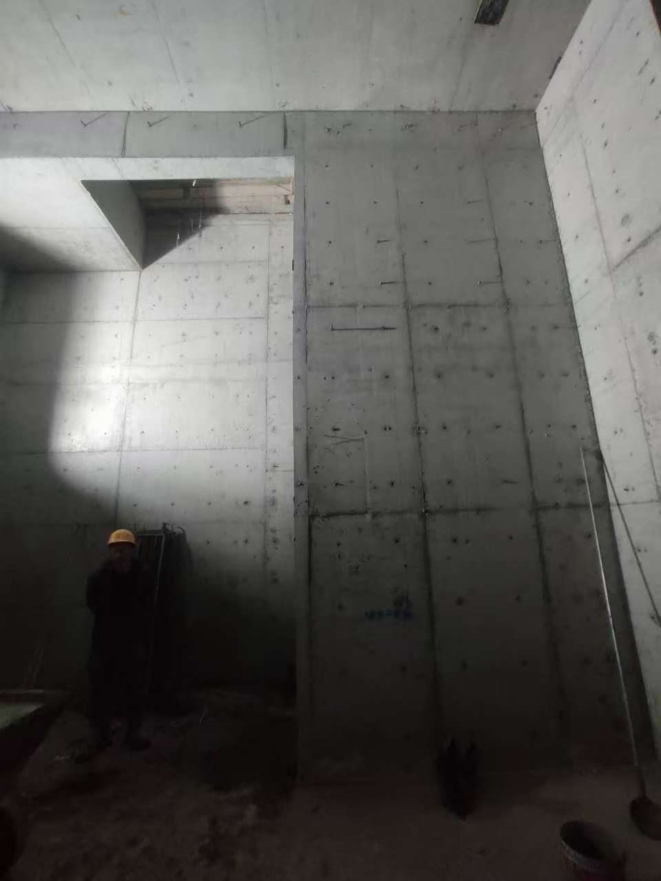 安平墙上开槽钢筋断了有影响吗